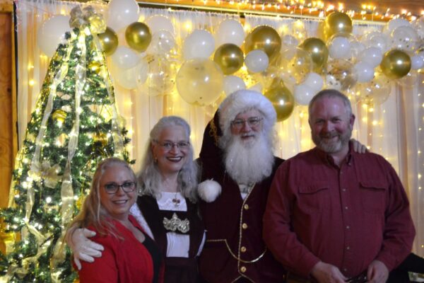 TonyShelleySantaMrsClaus1